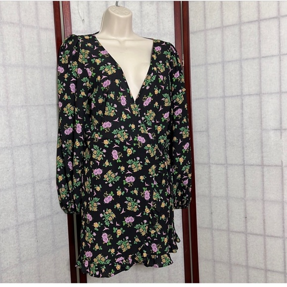ASOS design floral wrap front mini dress size 10 - Picture 2 of 7
